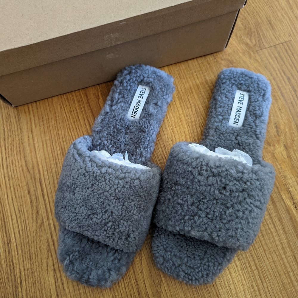 NIB Steve Madden Retreat Slippers
